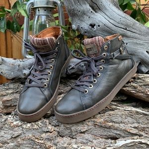 Pikolinas Lagos 901 High Top Shoes.